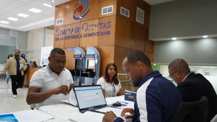 Funcionarios presentan declaración jurada de bienes en jornada especial organizada por la Cámara de Cuentas Funcionarios presentan declaración jurada de bienes en jornada especial organizada por la Cámara de Cuentas