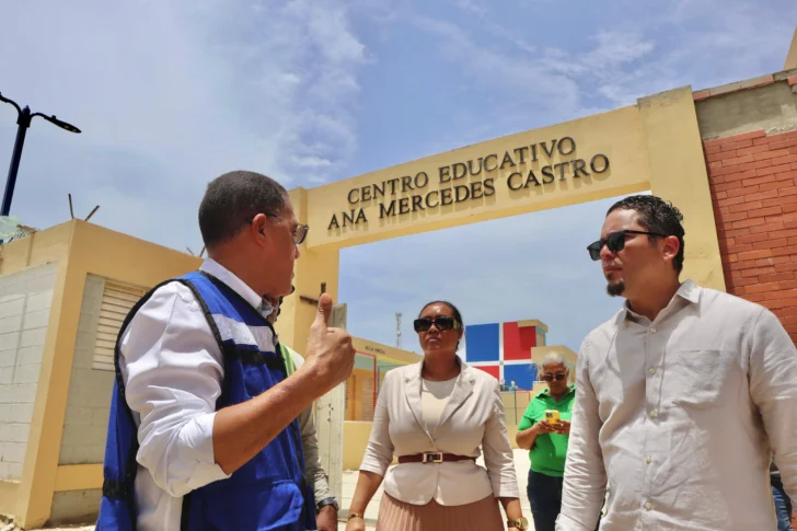 Infraestructura Escolar acuerda con contratistas acelerar terminación de aulas en Montecristi