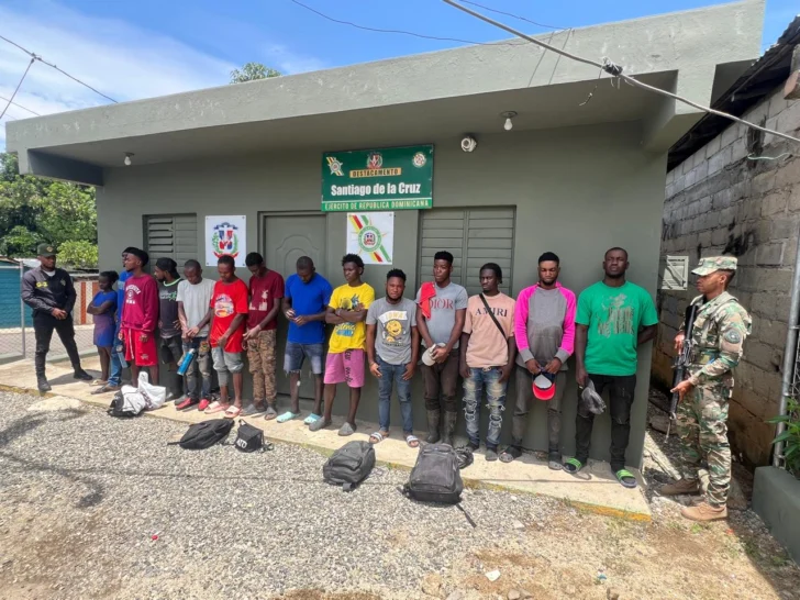 Militares apresan migrantes indocumentados y confiscan contrabando de cigarrillos