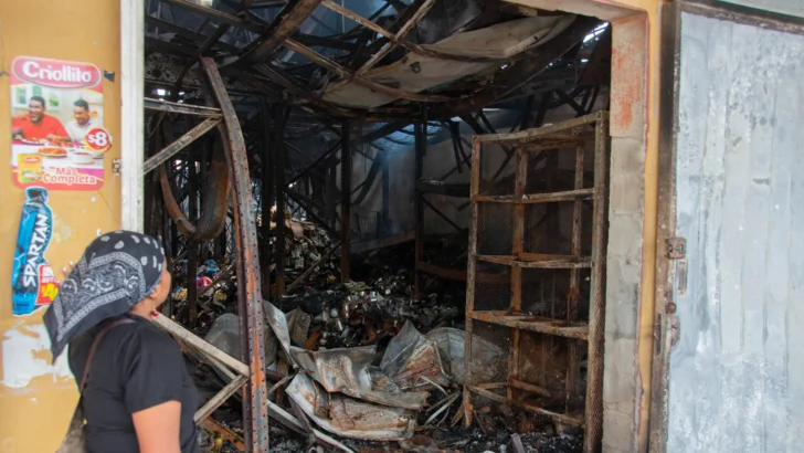 Gobierno evalúa daños por incendio en el Merca SD para asistir a comerciantes afectados Gobierno evalúa daños por incendio en el Merca SD para asistir a comerciantes afectados
