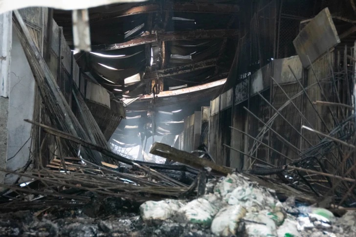 “No quedó nada, fue pérdida total”: comerciantes del Merca Santo Domingo claman por apoyo tras incendio