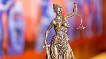 Imponen 18 meses de prisión a pareja acusada de proxenetismo