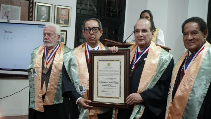 Academia de Ciencias inviste como miembro de número al jurista Julio César Castaños Guzmán