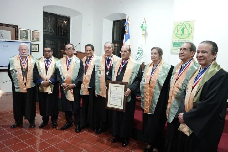 Academia de Ciencias inviste como miembro de número al jurista Julio César Castaños Guzmán