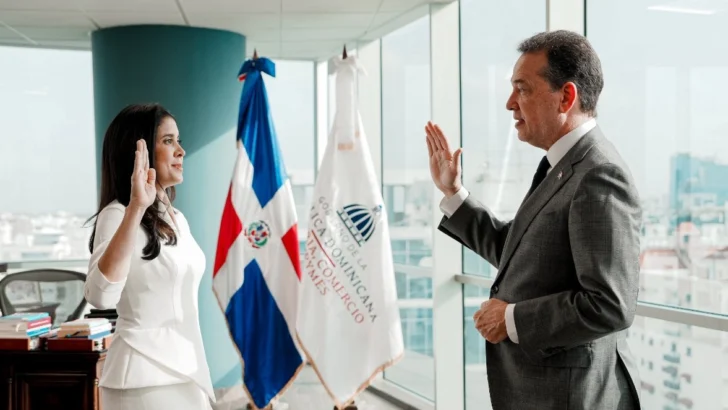  Ito Bisonó juramenta a Gianna Franjul como nueva viceministra de Desarrollo Industrial del MICM