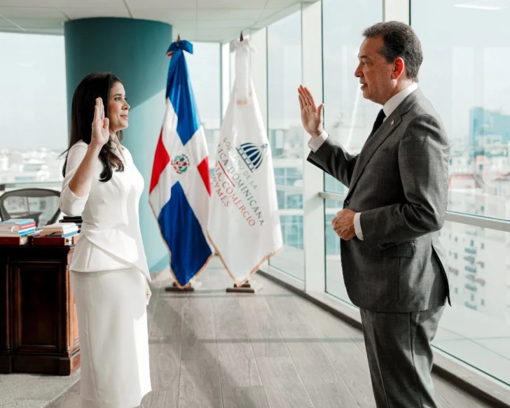  Ito Bisonó juramenta a Gianna Franjul como nueva viceministra de Desarrollo Industrial del MICM