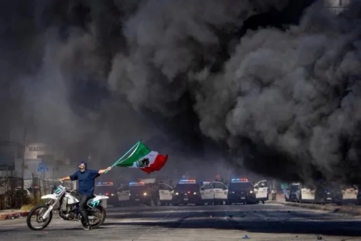 Los Ángeles bajo toque de queda por despliegue de tropas, redadas, saqueos y protestas