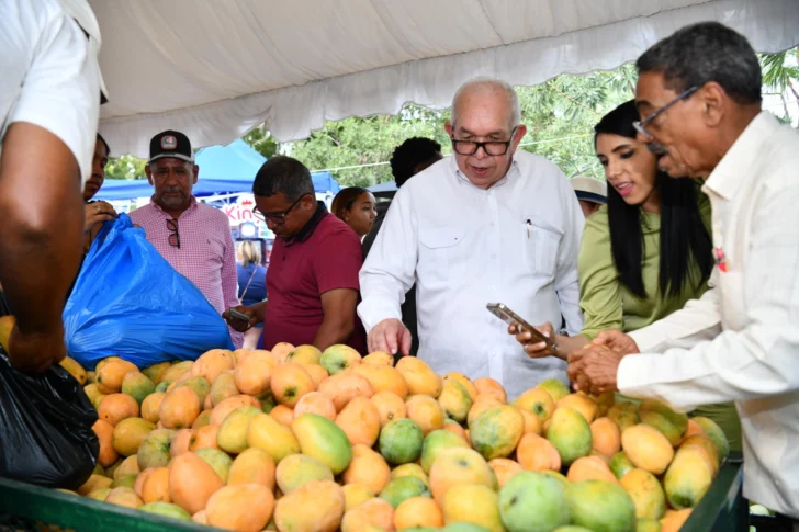 Banco Agrícola financia producción de mangos con RD$602.3 millones