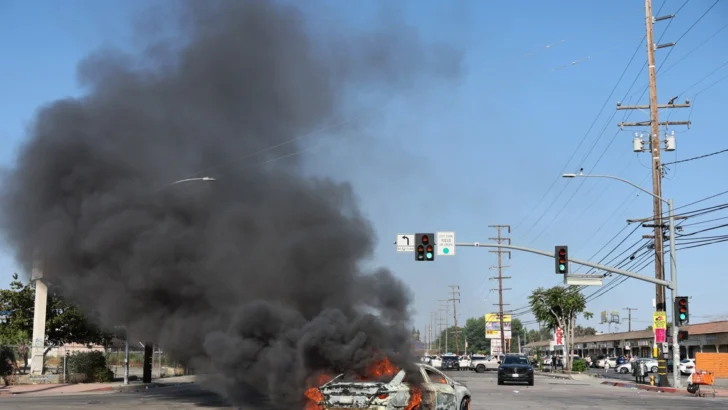 La Guardia Nacional de EEUU llega a Los Ángeles para aplacar las protestas contra redadas La Guardia Nacional de EEUU llega a Los Ángeles para aplacar las protestas contra redadas