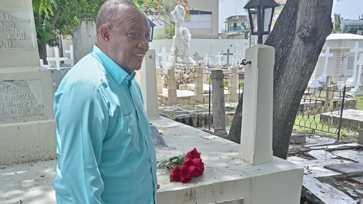 Mateo Morrison rinde homenaje a Jacques Viau Renaud, poeta haitiano que murió en defensa de la soberanía dominicana Mateo Morrison rinde homenaje a Jacques Viau Renaud, poeta haitiano que murió en defensa de la soberanía dominicana