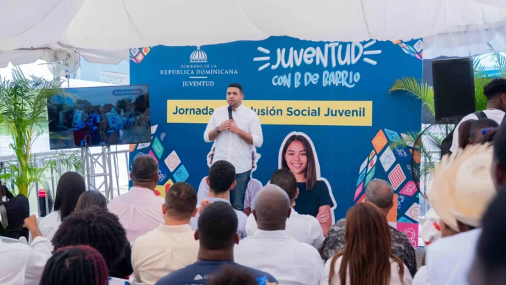 Ministro Carlos Valdez impulsa juventud en Los Barrancones con jornada de oportunidades