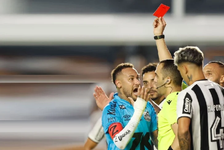 Neymar expulsado en primer partido con el Santos; confunde fútbol con voleibol y finge falta
