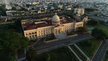 Abinader crea comisión para evaluar construcción de 