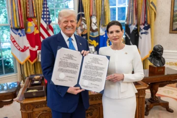 Embajadora en Washington presenta cartas credenciales a Donald Trump