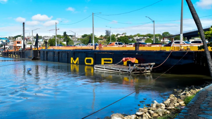 Puente Flotante será cerrado por dos horas éste sábado debido al paso de barcaza Puente Flotante será cerrado por dos horas éste sábado debido al paso de barcaza