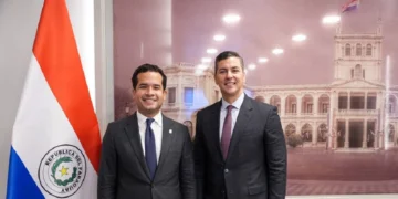Presidente de Paraguay y Omar Fernández hablan en Asunción de democracia y libertad