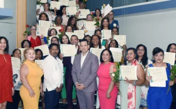 Dominicanos en Puerto Rico se capacitan en salud mental para mejorar el cuidado de adultos mayores