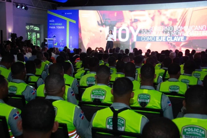 Gobierno presenta plan “RD SE MUEVE”: regulará giros, parqueos y horarios para mejorar el tránsito