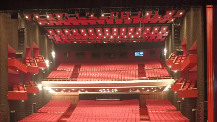 Colectivos teatrales denuncian exclusión y tarifas abusivas en salas estatales