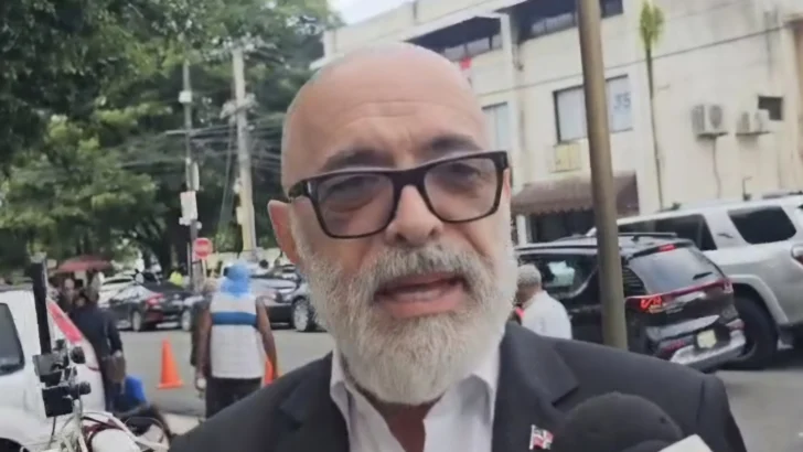 Ángel Martínez acude ante fiscal del Distrito Nacional por proceso judicial con diputado Gory Moya