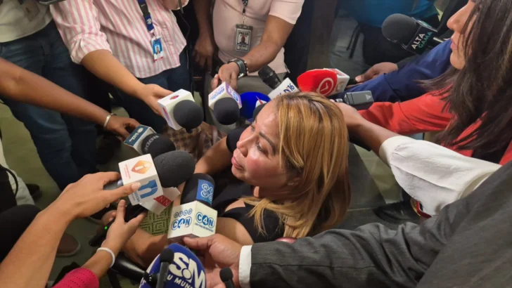 Sobreviviente del derrumbe en Jet Set llega al tribunal: exige justicia contra los propietarios del local