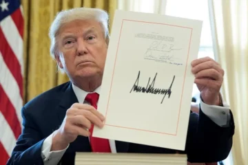 Trump prohíbe viajes a EEUU desde 12 países y restricciones para otros 7