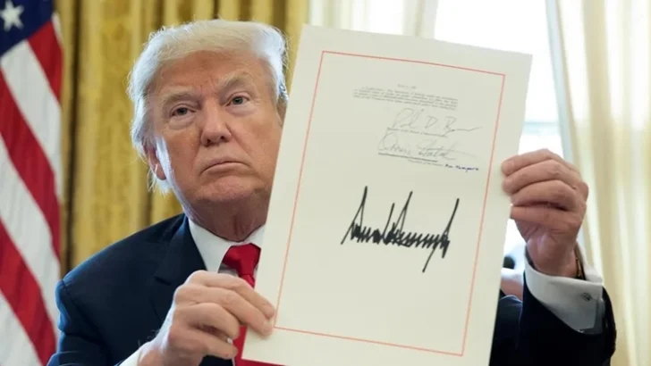 Trump prohíbe viajes a EEUU desde 12 países y restricciones para otros 7
