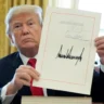 Trump prohíbe viajes a EEUU desde 12 países y restricciones para otros 7