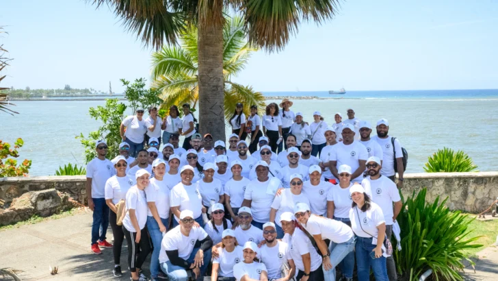 Voluntariado Crecer recolecta más de 4,650 libras de desechos en limpieza costera en Santo Domingo