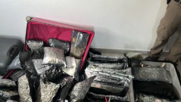 Confiscan 60 paquetes de marihuana y arrestan cinco personas en Santiago
