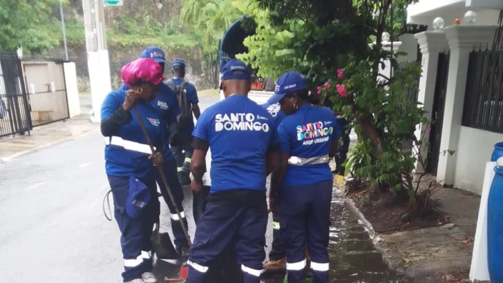 Alcaldía del DN intensifica limpieza de imbornales y filtrantes por fuertes lluvias Alcaldía del DN intensifica limpieza de imbornales y filtrantes por fuertes lluvias