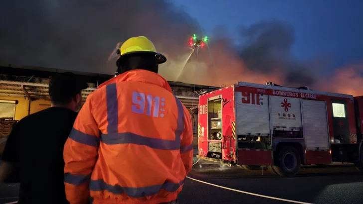 Incendio en el MERCA Santo Domingo moviliza amplia respuesta del Sistema 911