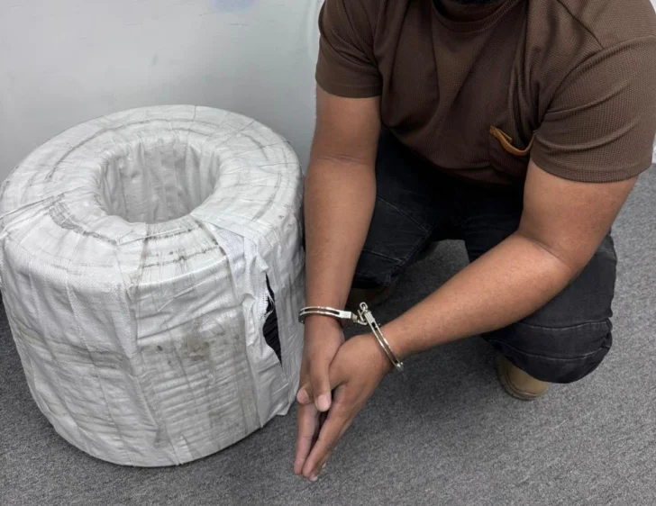 Policía Nacional arresta a hombre por robo de cables eléctricos propiedad de Edeeste