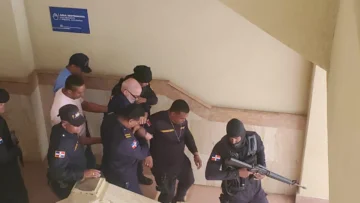 Brazalete electrónico e impedimento de salida para Ángel Martínez por difamador