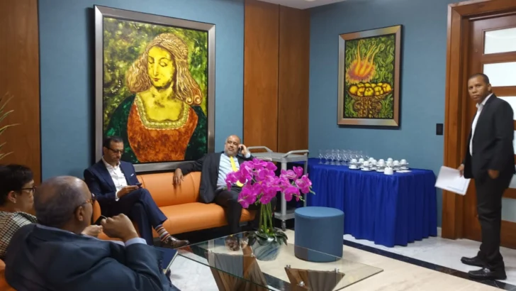 Antonio Espaillat acude a la Procuraduría tras entrega de informe sobre colapso del Jet Set