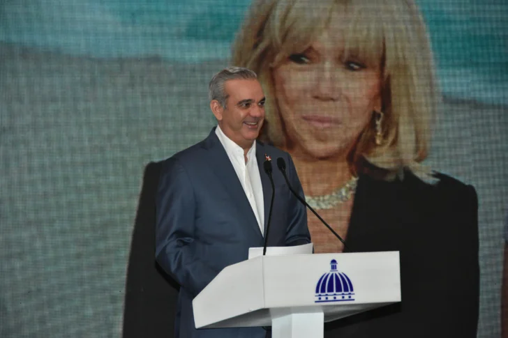 Abinader llama a los aspirantes presidenciales de su partido a respetar las leyes