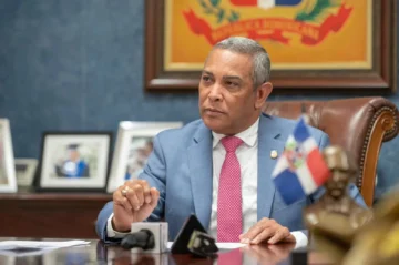Senador plantea uso de brazaletes electrónicos para reforzar protección a víctimas