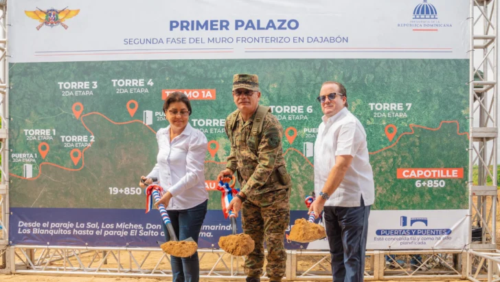 Dan primer palazo para iniciar segunda fase de la verja perimetral fronteriza en Dajabón Dan primer palazo para iniciar segunda fase de la verja perimetral fronteriza en Dajabón