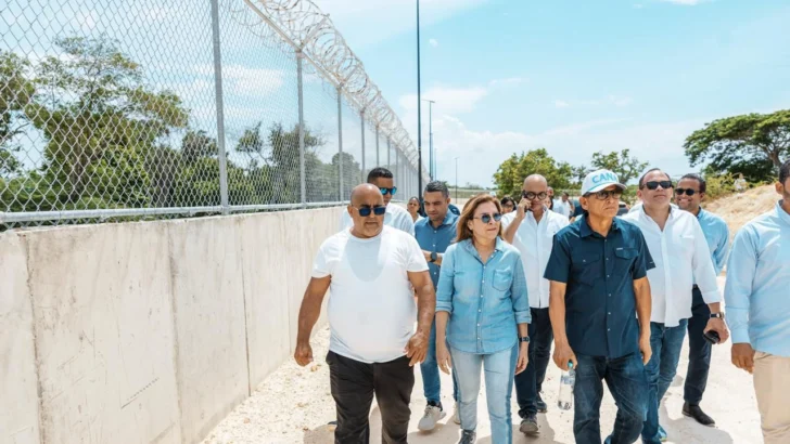 Carolina respalda construcción verja perimetral con Haití y propone muro económico y ecológico Carolina respalda construcción verja perimetral con Haití y propone muro económico y ecológico