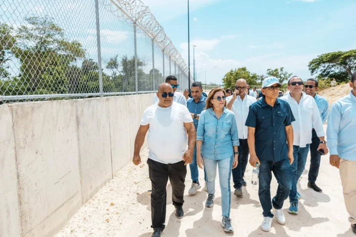 Carolina respalda construcción verja perimetral con Haití y propone muro económico y ecológico