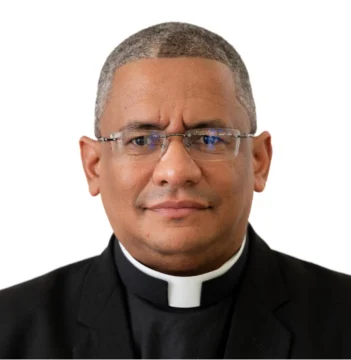 Designan al padre Andrés Amauri Rosario Henríquez obispo auxiliar de Santiago