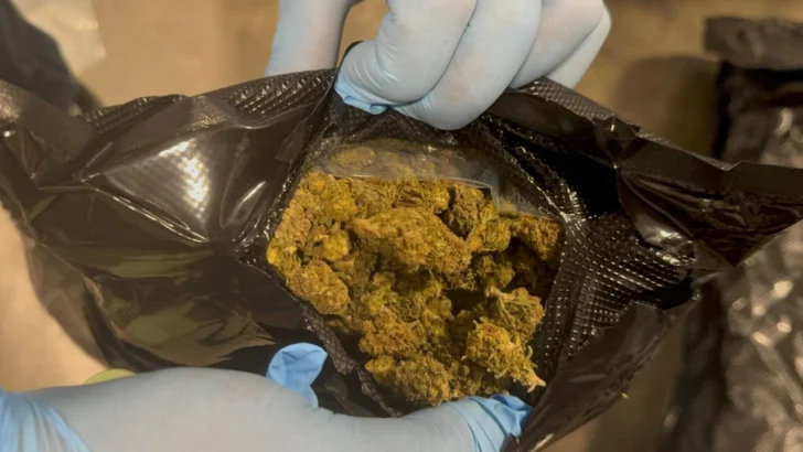 DNCD incauta aire acondicionado portátil lleno de paquetes de marihuana