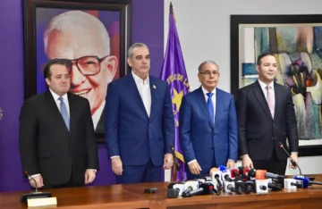 Luis Abinader y Danilo Medina se reúnen para dar seguimiento a crisis haitiana