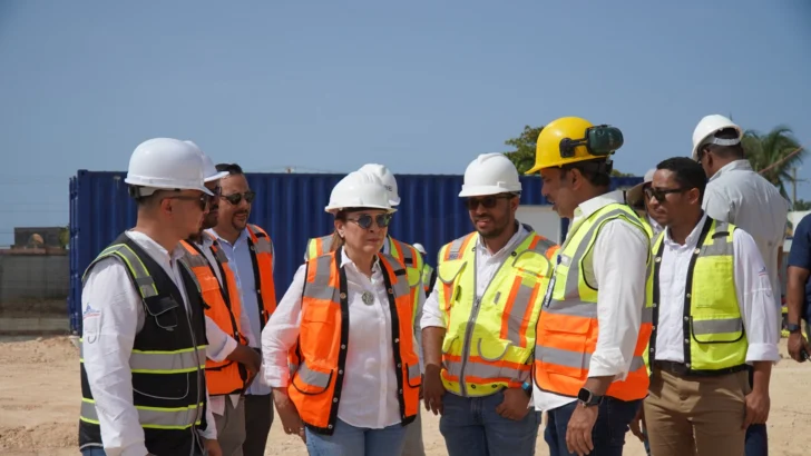 Carolina supervisa la construcción del Malecón Deportivo y del Paseo 30 de Mayo Carolina supervisa la construcción del Malecón Deportivo y del Paseo 30 de Mayo