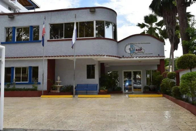  Sede del gremio de los profesores en el sector de Gascue.