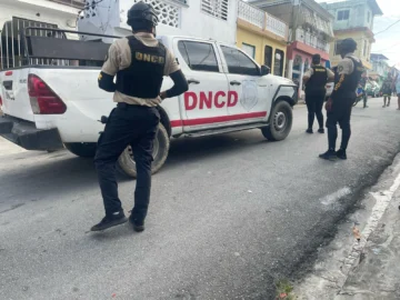 DNCD y Ministerio Publico arrestan dos hombres en Cristo Rey
