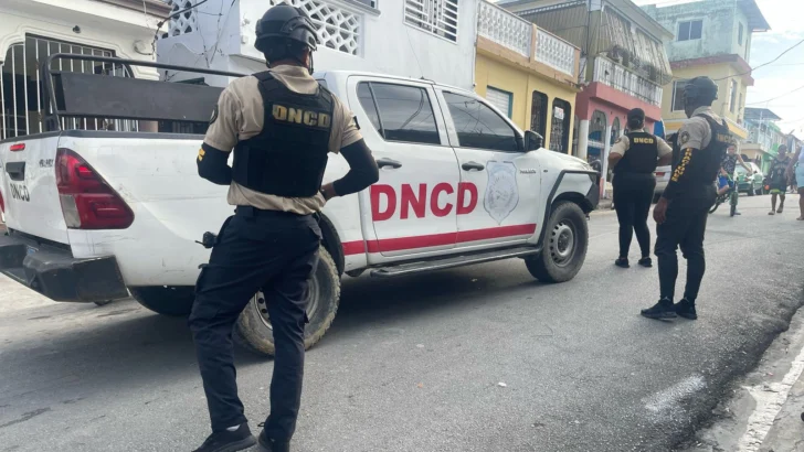DNCD y Ministerio Publico arrestan dos hombres en Cristo Rey