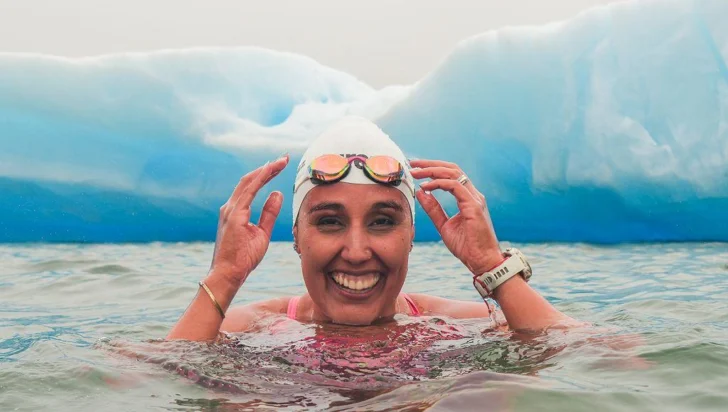 Bárbara Hernández, la Sirena de Hielo chilena que nada en aguas glaciales y ostenta el récord del nado más largo en la Antártida