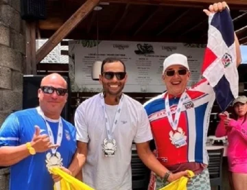 Juan Ramón Mejía conquista en PR el podio general en el OceanMan Vieques 2025