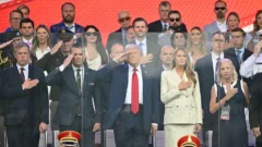 Las imágenes del desfile militar de Trump y de las protestas más grandes en su contra desde que volvió al poder